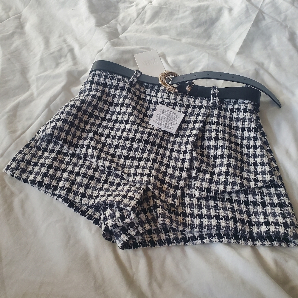 Shorts - Picture 2 of 15